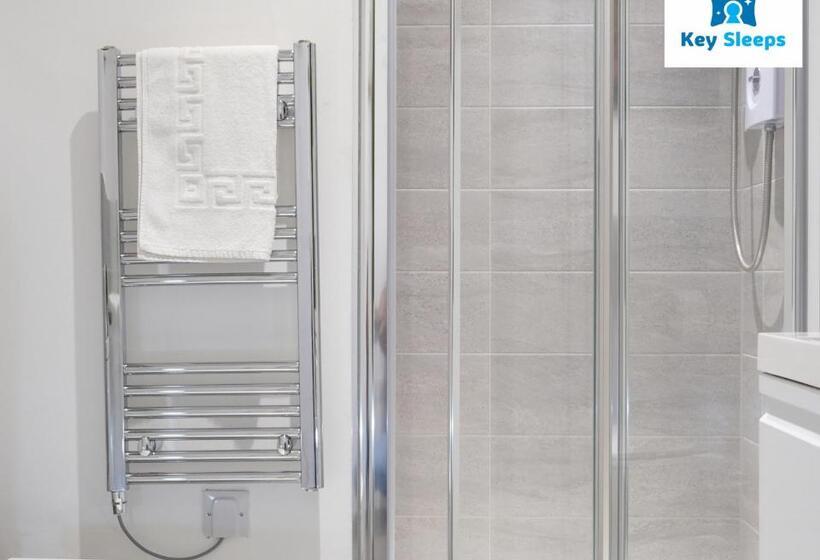 Keysleeps Studio Apartment   Northamptonshire   Leisure & Contractors