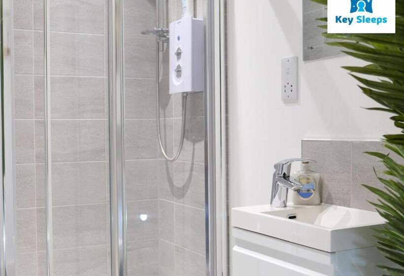 Keysleeps Studio Apartment   Northamptonshire   Leisure & Contractors