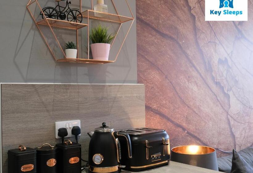 Keysleeps Studio Apartment   Northamptonshire   Leisure & Contractors