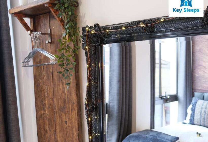 Keysleeps Studio Apartment   Northamptonshire   Leisure & Contractors