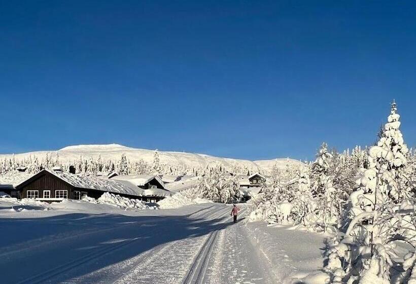 Koselig Hytte Ved Skiheis, Langrennspor, Akebakke Og Har 4 Soverom, 2 Bad, Badstue Og Fiber Bredbånd