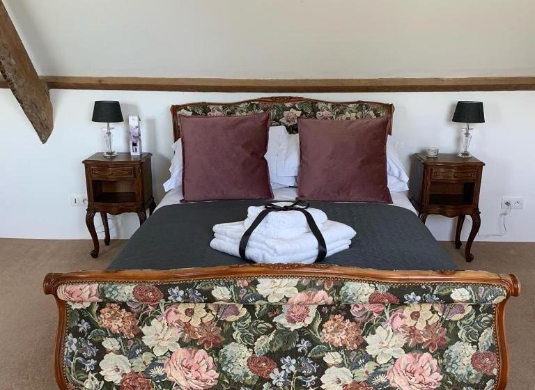 Les Rouges Terres Gites   La Vieille Grange