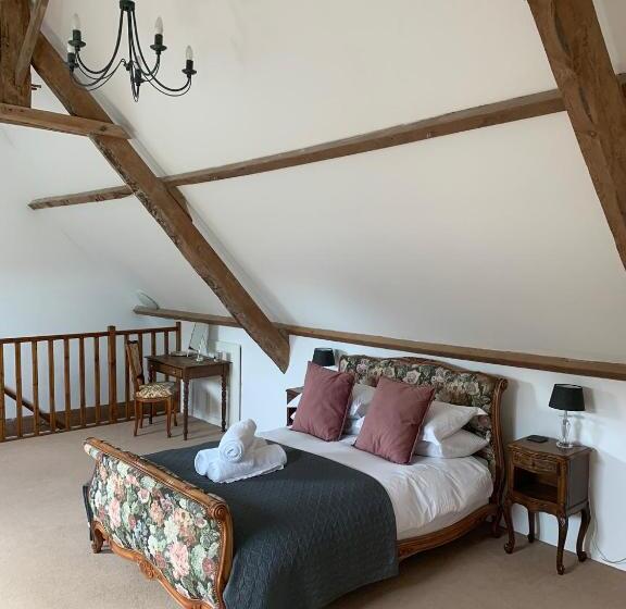 Les Rouges Terres Gites   La Vieille Grange