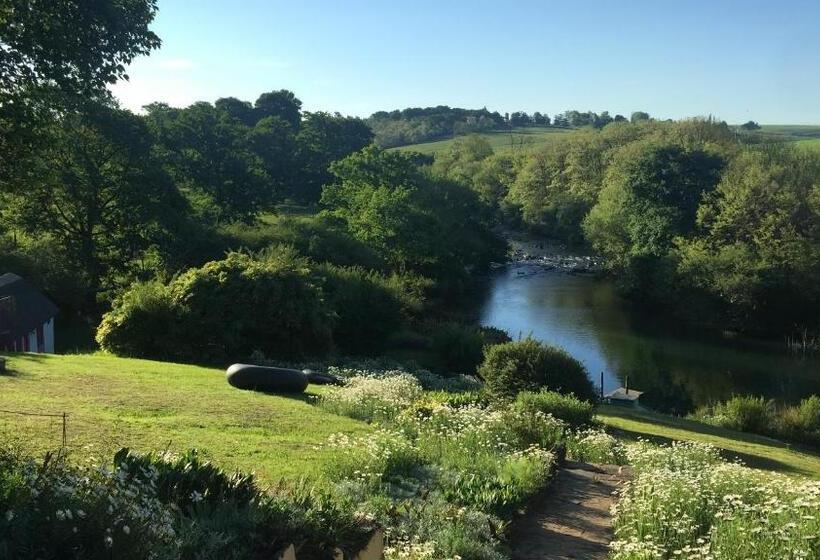 פנסיון A Boat House