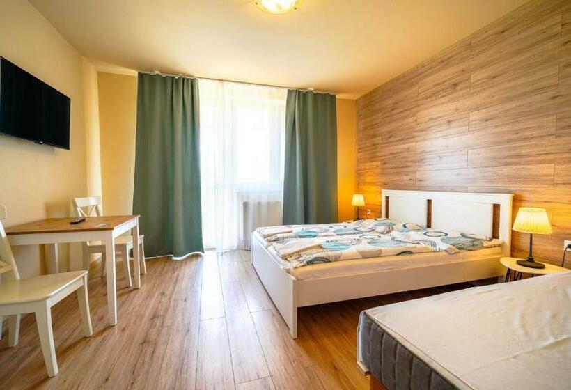 Пансион Apartmány Karmon Park