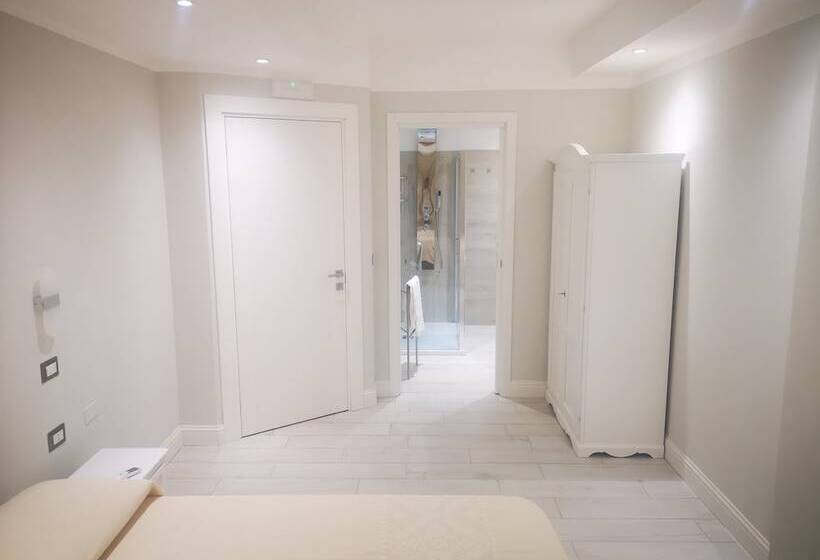 پانسیون Domu Ajaju Guest House