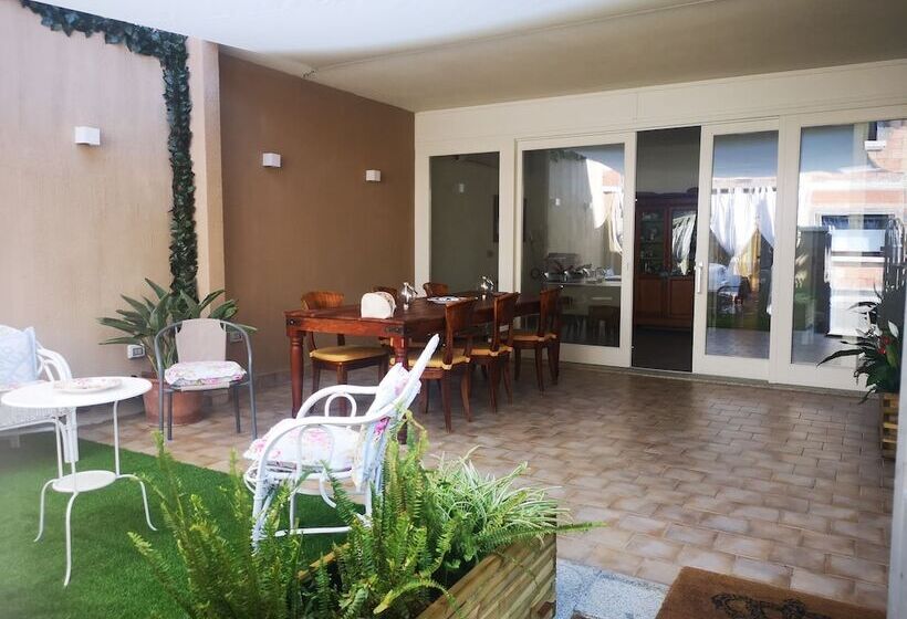 پانسیون Domu Ajaju Guest House