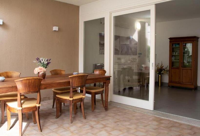 پانسیون Domu Ajaju Guest House