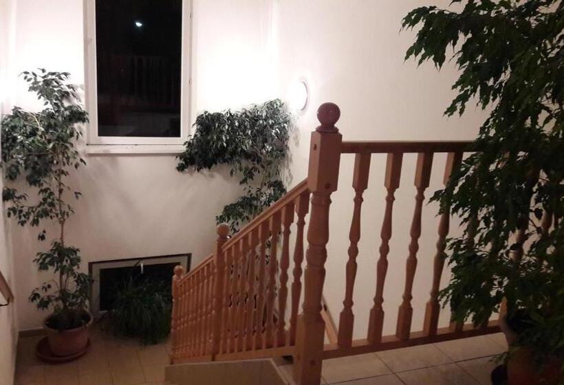 膳宿费 Penzion Europa Diakovce