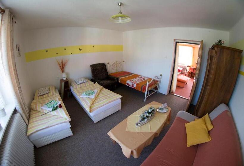 ペンション Penzion Kamenný Dvůr