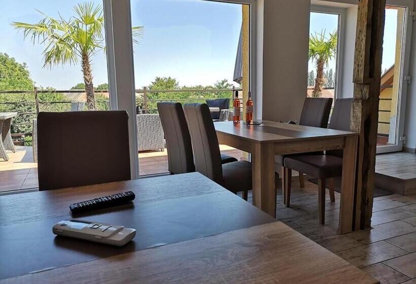 ペンション Rozé Vendégház