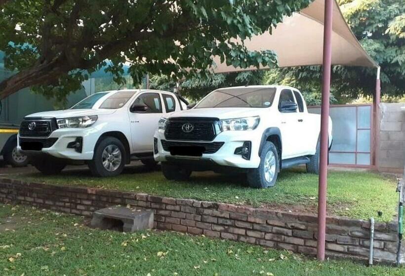 ペンション The Big Tree Guest House