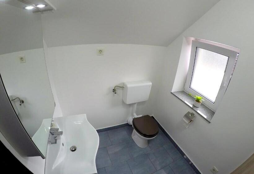 پانسیون The Jungle Apartments And Rooms