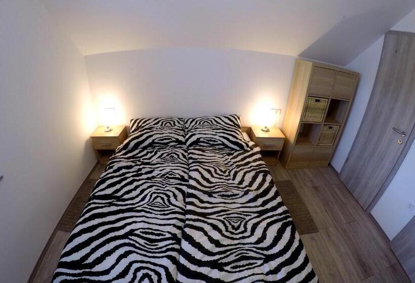 پانسیون The Jungle Apartments And Rooms