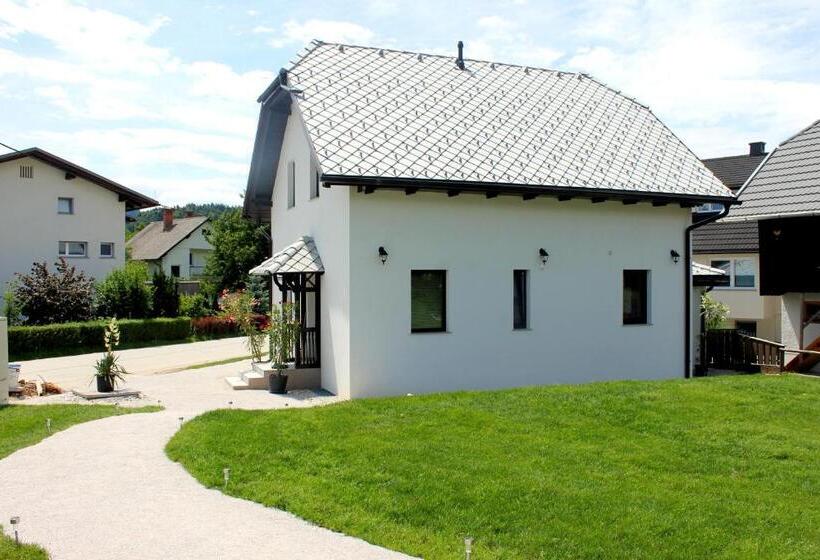 پانسیون The Jungle Apartments And Rooms