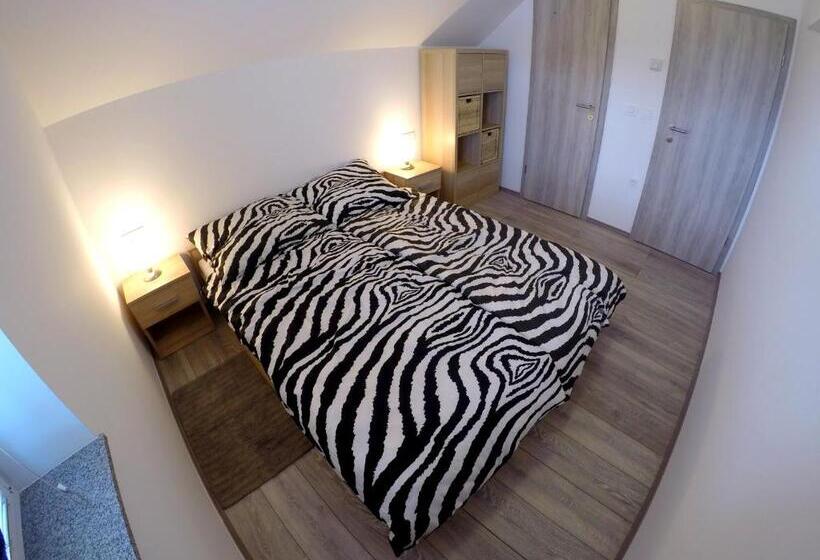 پانسیون The Jungle Apartments And Rooms