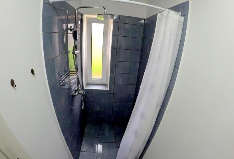 پانسیون The Jungle Apartments And Rooms