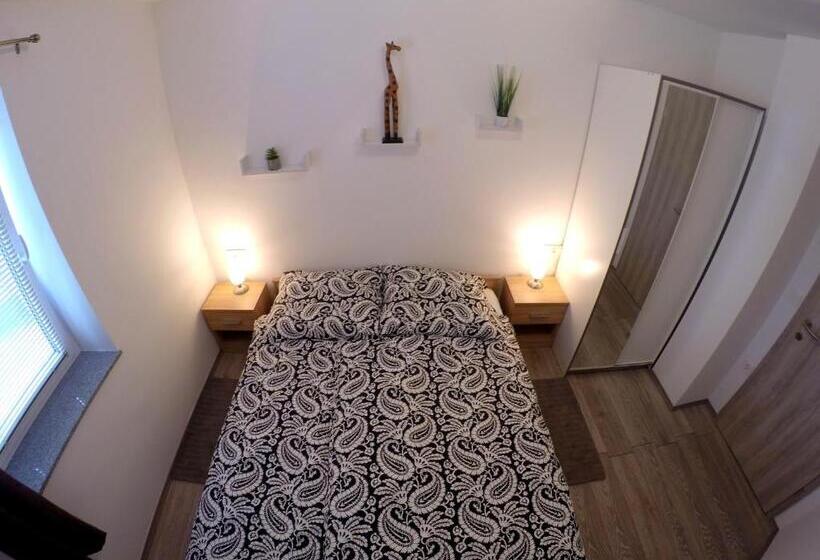 پانسیون The Jungle Apartments And Rooms