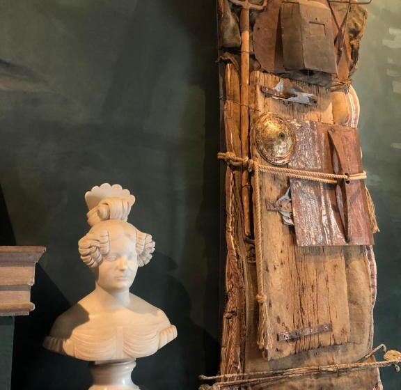 پانسیون Torre Caetani  Night In A Medieval Tower