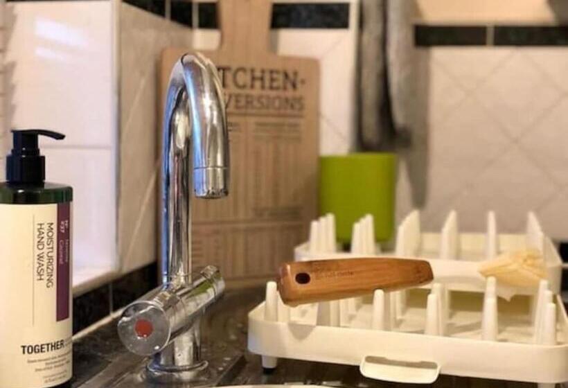 Stylish  2 Bed  Heart Of The City   Parking  Wi Fi  Award Winning  Grade Ii Listed