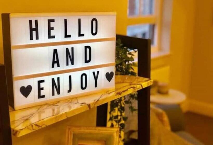 Stylish  2 Bed  Heart Of The City   Parking  Wi Fi  Award Winning  Grade Ii Listed