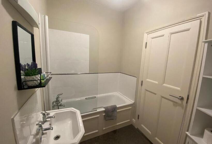 Stylish  2 Bed  Heart Of The City   Parking  Wi Fi  Award Winning  Grade Ii Listed