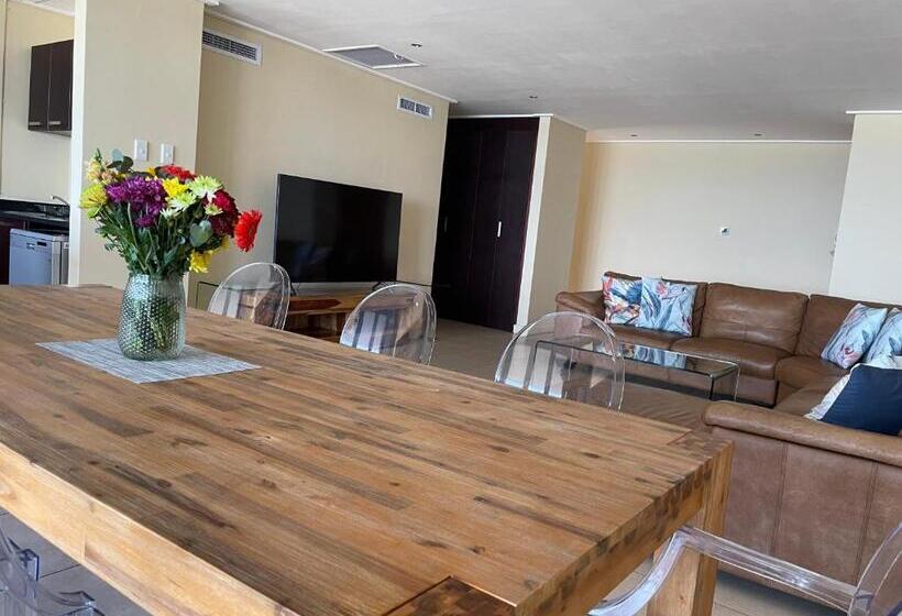 Umdloti   On The Beach! Private & Central. Sleeps 8