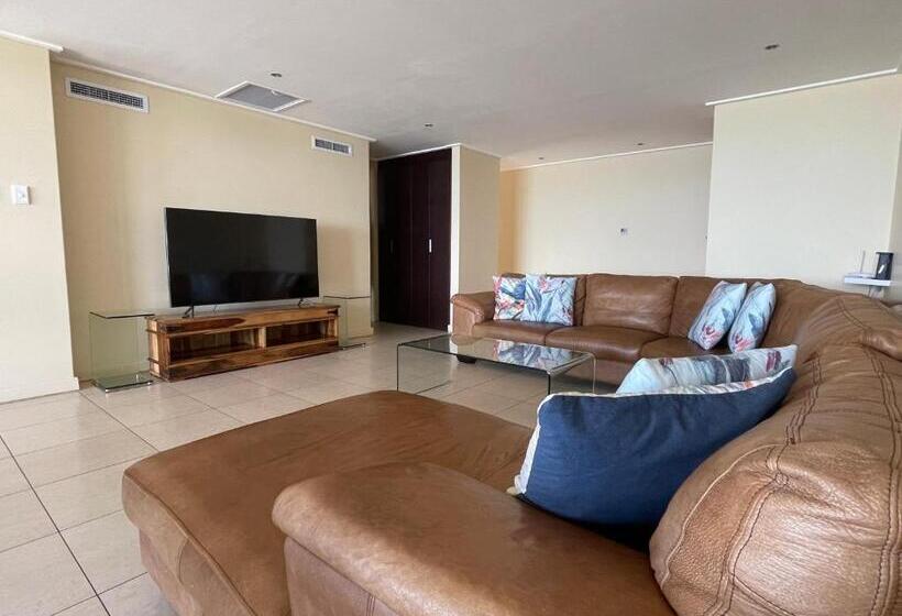 Umdloti   On The Beach! Private & Central. Sleeps 8