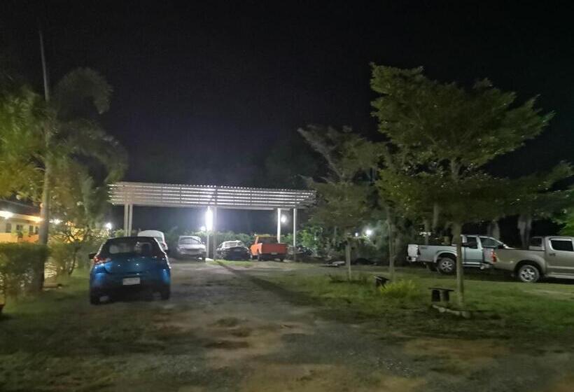 호스텔 บ้านในสวนรีสอร์ทbannnaisuan Resort