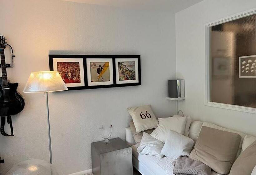 Appartement Like Complete Suite With Terrasse, Very Close To Centre, Beautiful, Superquiet, Parking