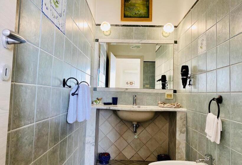 تختخواب و صبحانه Chiaro Di Luna