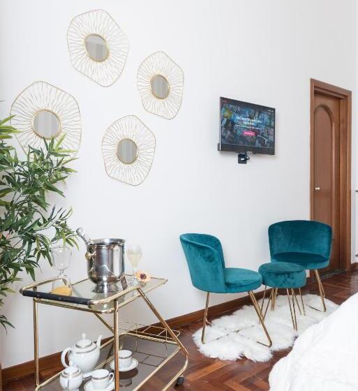 تختخواب و صبحانه Suite Room