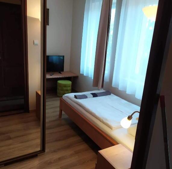 ベッドアンドブレックファースト Szilvia Panzió Gyomaendrőd