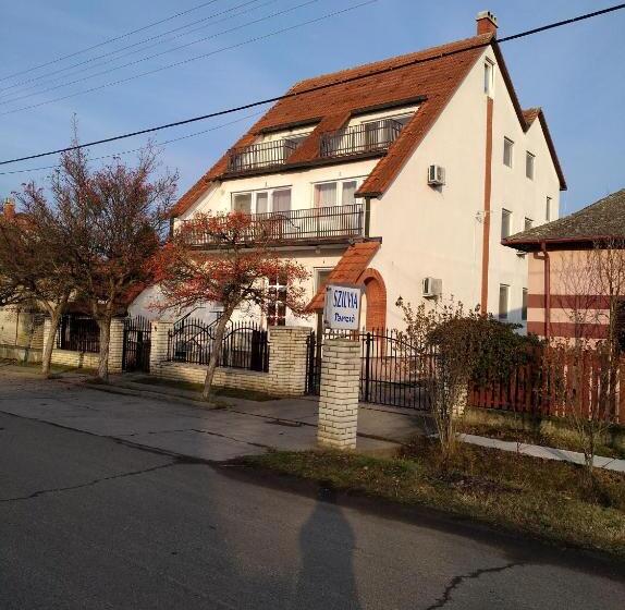 Bed and Breakfast Szilvia Panzió Gyomaendrőd