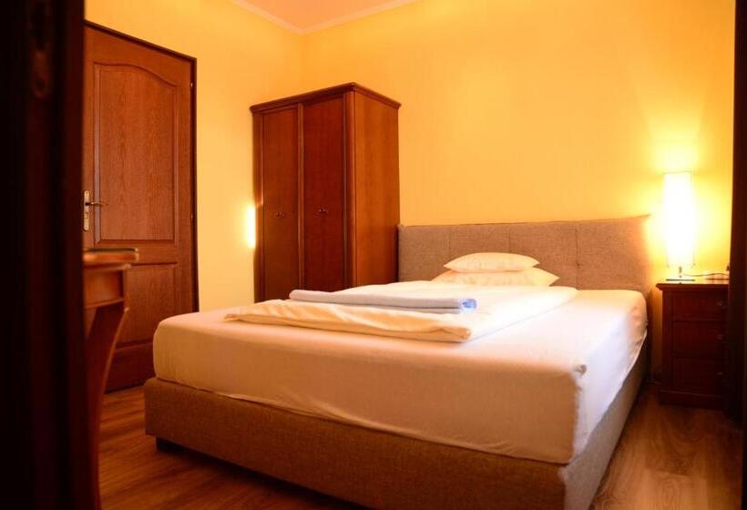 ベッドアンドブレックファースト Szilvia Panzió Gyomaendrőd