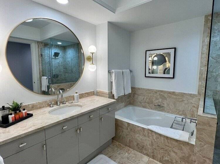 At 34th Floor! Condo W Views From The Heights 4s