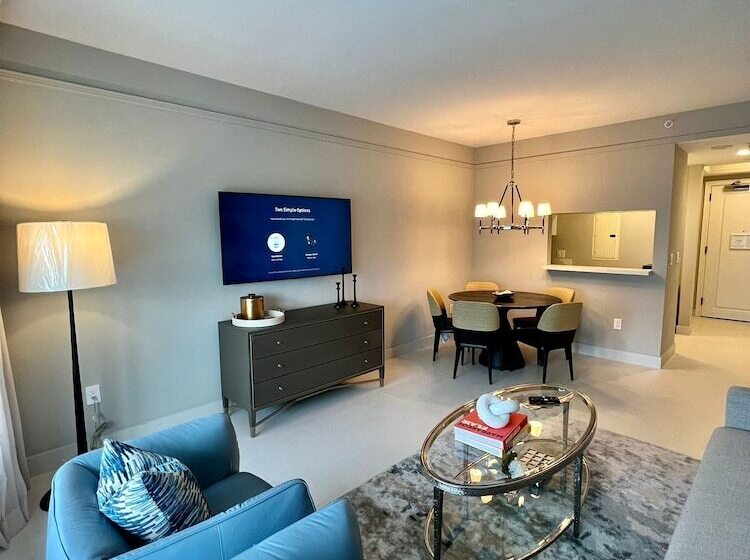 At 34th Floor! Condo W Views From The Heights 4s