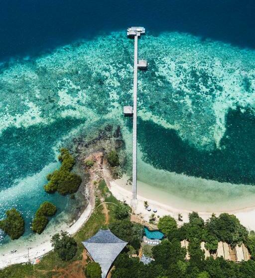 Отель The Seraya Resort Komodo