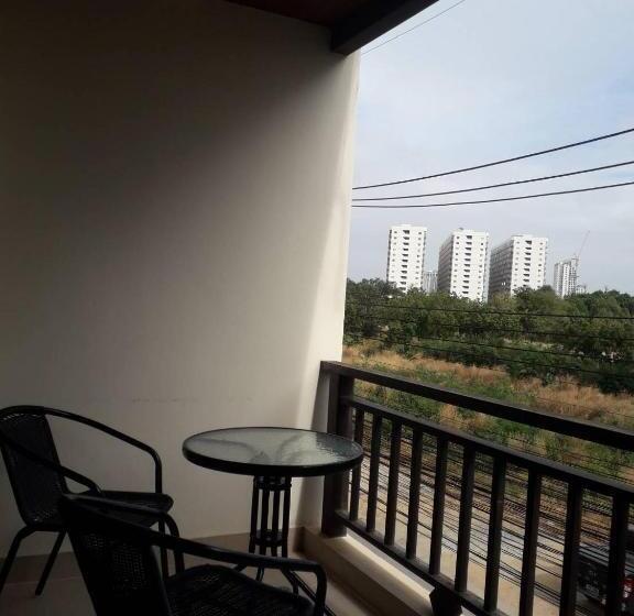 Jomtien Beach Penthouses Condo