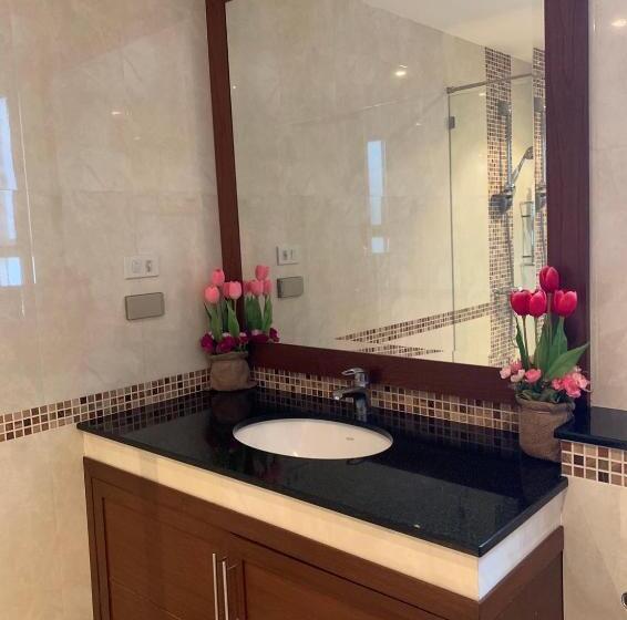 Jomtien Beach Penthouses Condo