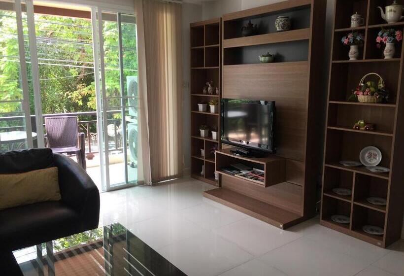 Jomtien Beach Penthouses Condo
