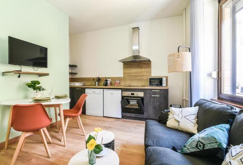 Lumineux   L Amazone   Gare