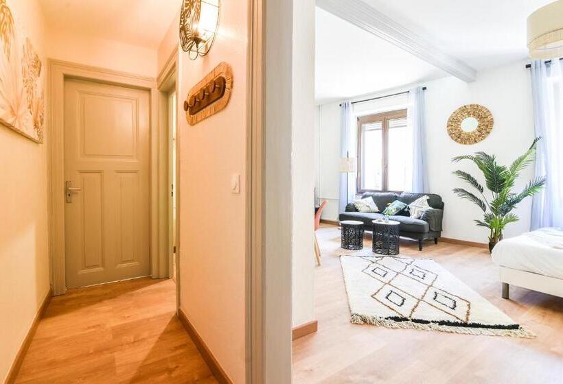 Lumineux   L Amazone   Gare