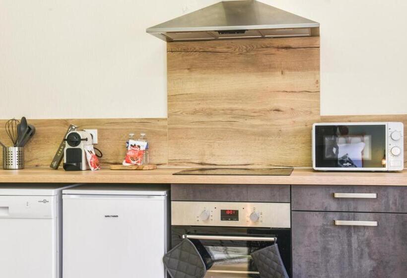 Lumineux   L Amazone   Gare