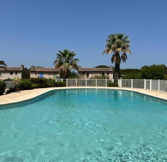 L’atypique : 2 Chambres // Piscine // Parking