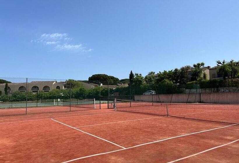 L’atypique : 2 Chambres // Piscine // Parking
