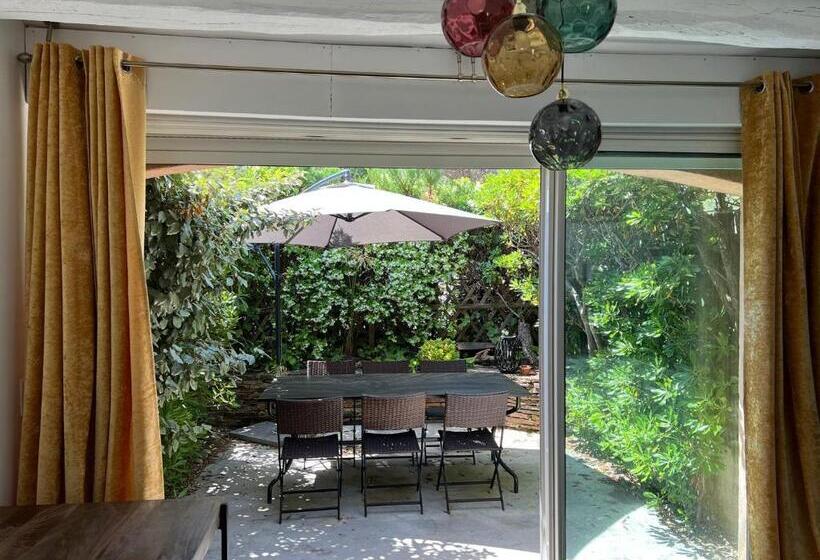 L’atypique : 2 Chambres // Piscine // Parking