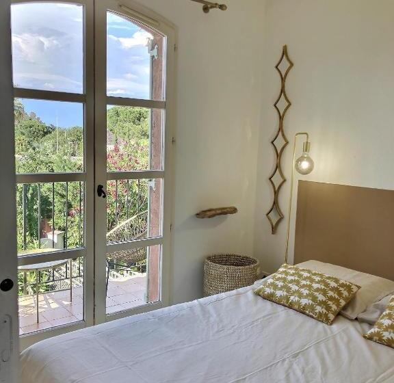 L’atypique : 2 Chambres // Piscine // Parking