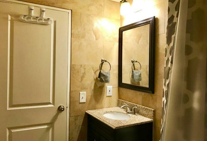 Laugh, Eat, Sleep Downtown Wine Down 9e