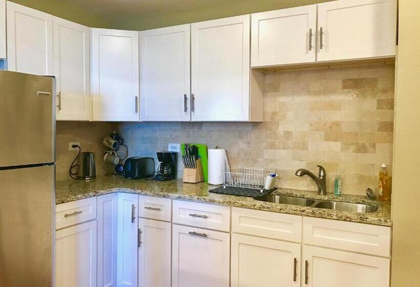 Laugh, Eat, Sleep Downtown Wine Down 9e